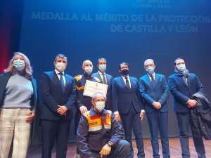 La Agrupación de Voluntarios de Protección Civil de Sotillo recibe en la ciudad de León la Medalla de Plata de la Protección Ciudadana de manos del Consejero de Fomento y Medio Ambiente de la Junta de Castilla y León