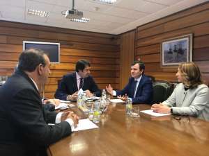 Los ayuntamientos de Sotillo de la Adrada y Fresnedilla se reúnen con el Consejero de Fomento y Medio Ambiente de la Junta de Castilla y León para abordar la mejora de la carretera autonómica AV-915