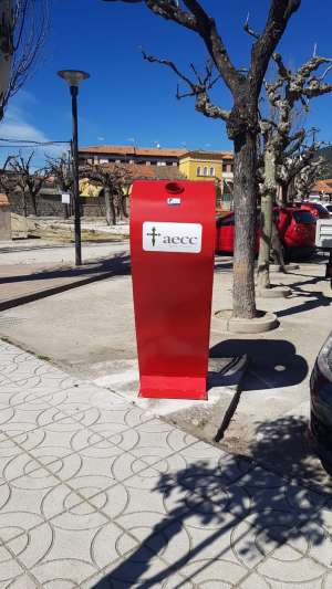 Sotillo instala corazones solidarios para reciclar tapones de plástico a beneficio de la Asociación Española Contra el Cáncer en Ávila